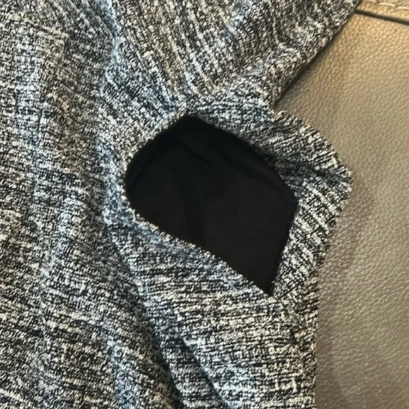 Banana Republic Gray, black&silver Sleeveless Dress Fit &flare w/pockets Size 4. - Picture 5 of 5